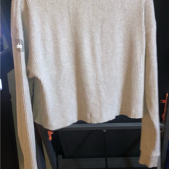 ALO Yoga Tan Crop Top - Picture 4 of 8